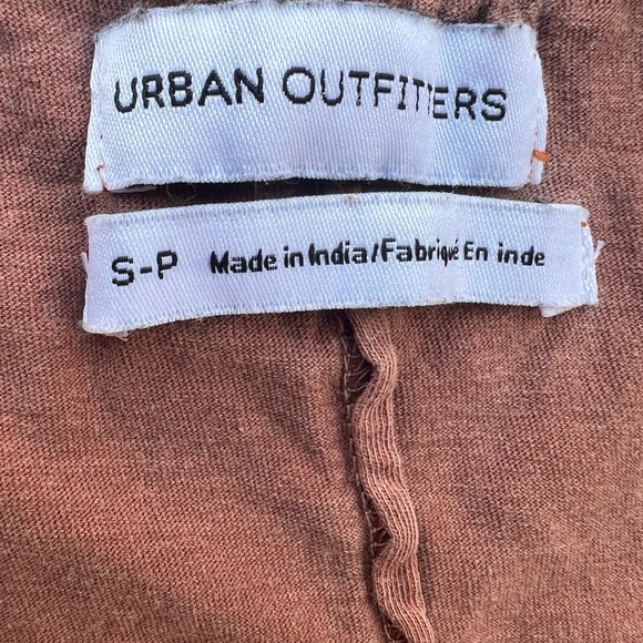 Levi Cut Off’s & Urban Outfitters Shirt Summer Outfit - Picture 5 of 5
